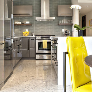 Inspiration for a mid-sized midcentury l-shaped eat-in kitchen in Other with an undermount sink, flat-panel cabinets, grey cabinets, quartz benchtops, blue splashback, glass tile splashback, stainless steel appliances, marble floors and with island.