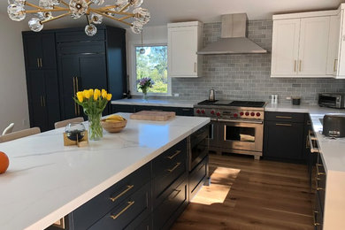 Large trendy l-shaped medium tone wood floor and brown floor eat-in kitchen photo in San Francisco with an undermount sink, shaker cabinets, white cabinets, quartz countertops, gray backsplash, stainless steel appliances, an island and white countertops