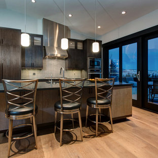 Transitional kitchen designs - Transitional kitchen photo in Salt Lake City