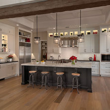 Traditional Kitchen by Calvis Wyant Luxury Homes