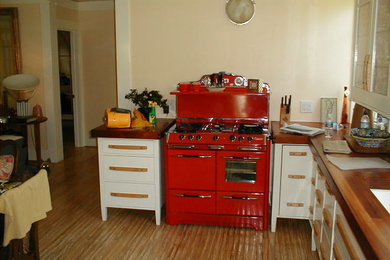 Inspiration for a traditional kitchen in Los Angeles.