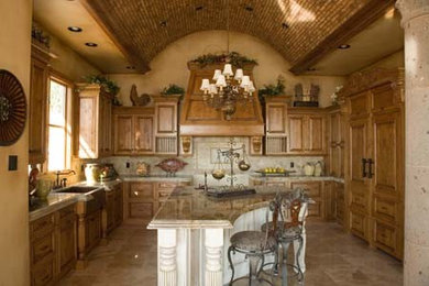 Example of a mid-sized mountain style u-shaped porcelain tile and beige floor eat-in kitchen design in San Diego with a farmhouse sink, recessed-panel cabinets, medium tone wood cabinets, beige backsplash, ceramic backsplash, paneled appliances and an island
