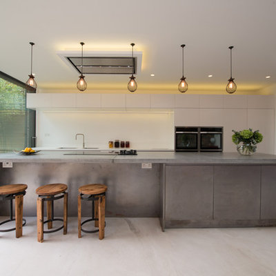 Kitchen - contemporary kitchen idea in London