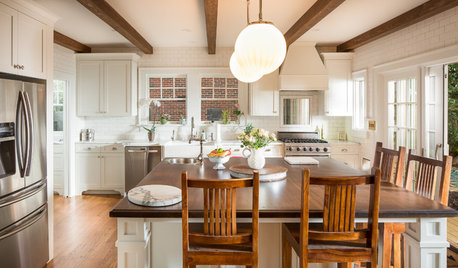 12 Sunny White-and-Wood Walk-Out Kitchens to Inspire