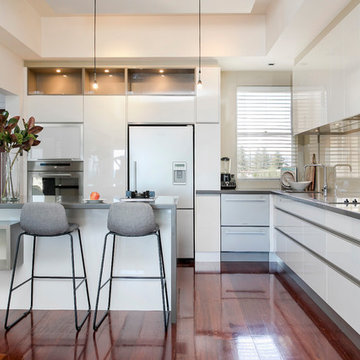Penthouse: Esplanade Glenelg South