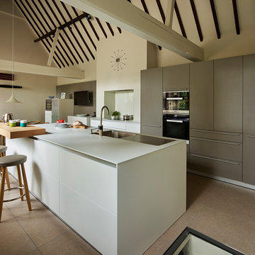 Perfectly at Home - bulthaup b3 kitchen in Flint and White