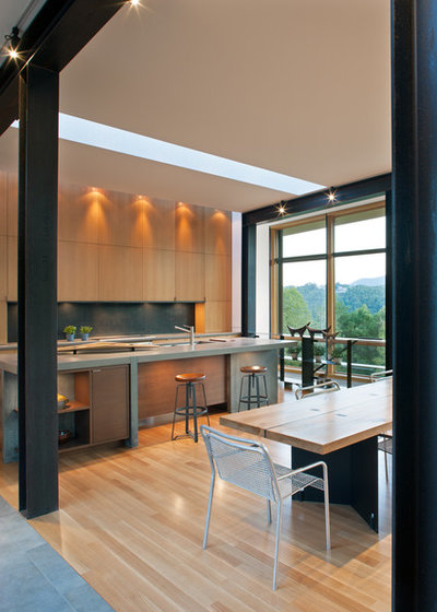 Modern Kitchen by Carlton Edwards