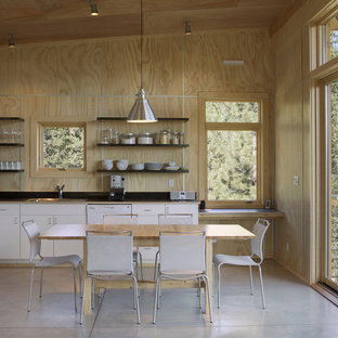 Esempio di una cucina abitabile minimalista con elettrodomestici bianchi e nessun'anta