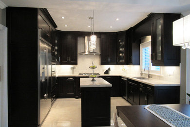 Example of a mid-sized transitional u-shaped porcelain tile eat-in kitchen design in Toronto with an undermount sink, shaker cabinets, dark wood cabinets, quartzite countertops, white backsplash, porcelain backsplash, stainless steel appliances and an island