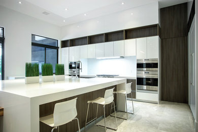 Kitchen - large modern kitchen idea in Miami