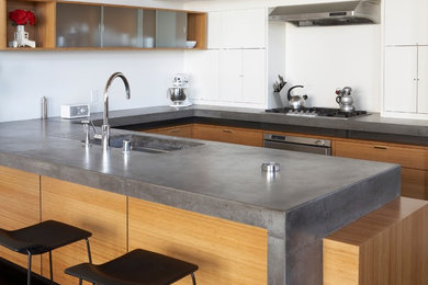 Example of a kitchen design in Seattle