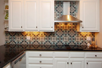 Play with Texture and Pattern in Traditional Kitchen