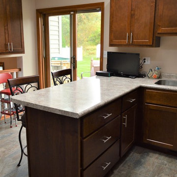Porter, IN. Kountry Wood Products, Auburn Maple Kitchen and Family Room
