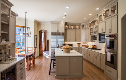 Kitchen of the Week: Latte-Colored Cabinets Perk Up an L-Shape