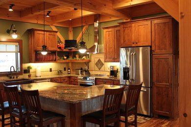 Exempel på ett mellanstort klassiskt l-kök, med en rustik diskho, skåp i shakerstil, skåp i mellenmörkt trä, granitbänkskiva, beige stänkskydd, stänkskydd i keramik, rostfria vitvaror, mellanmörkt trägolv, en köksö och brunt golv