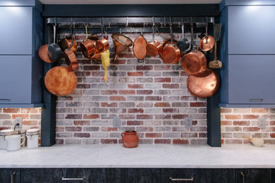 Foto di una cucina industriale con struttura in muratura