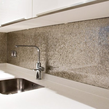 "PREMIUM SILVER" glass kitchen splashback