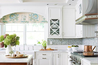 Kitchen - rustic kitchen idea in New York