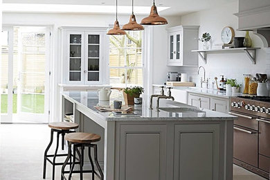 Eat-in kitchen - mid-sized traditional single-wall light wood floor and beige floor eat-in kitchen idea in Houston with an undermount sink, raised-panel cabinets, gray cabinets, granite countertops, white backsplash, subway tile backsplash, an island and gray countertops
