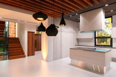 Kitchen - contemporary kitchen idea in Montreal