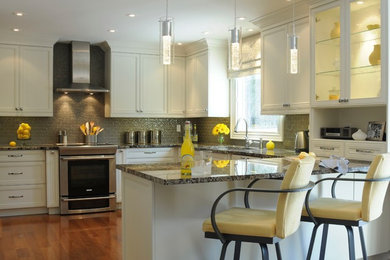 Transitional kitchen photo in Vancouver