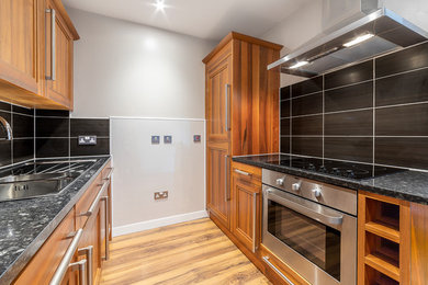This is an example of a kitchen in Glasgow.