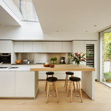 Scandinavian Kitchen by Kitchen Architecture Ltd