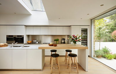 Kitchen Planning: How an Island Can Make Your Kitchen a Sociable Space