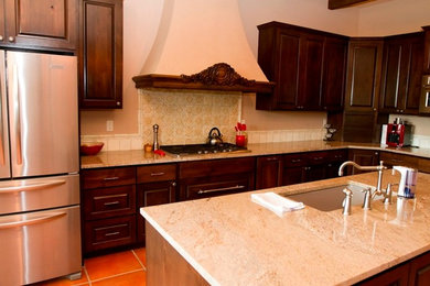 Example of a kitchen design in Austin