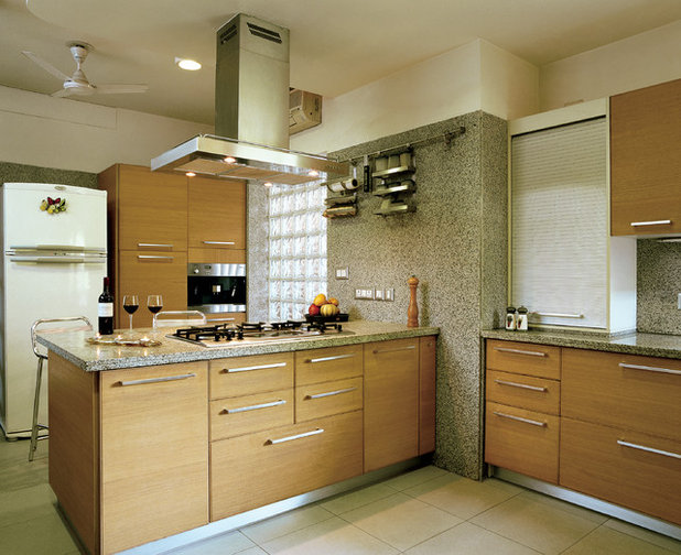 Contemporary Kitchen by Kumar Moorthy & Associates