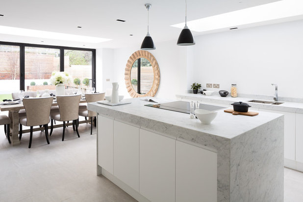 Modern Küche by Hughes Design and Build London Ltd