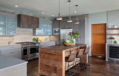 Cool Kitchen Island: Wrapped in Wood and Movable Too