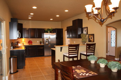 This is an example of a traditional kitchen in Kansas City.