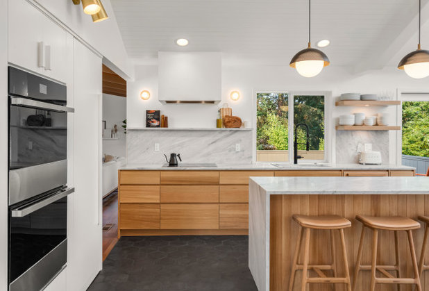 Retro Kitchen by Northland Design & Build