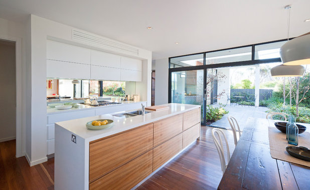 Contemporary Kitchen by Paul Tilse Architects