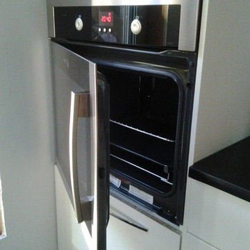Recessed oven/side opening