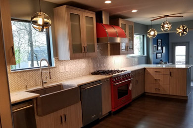 Kitchen - mid-sized kitchen idea in Little Rock