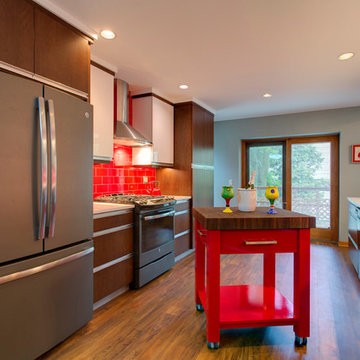 Red lacquer paint was matched to the red gloss subway tile.
