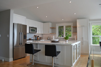 Kitchen - transitional kitchen idea in Vancouver