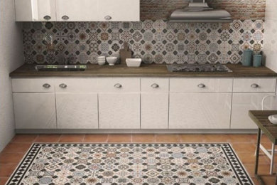 Immagine di una cucina abitabile stile shabby di medie dimensioni con pavimento con piastrelle in ceramica