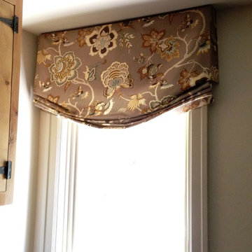Relaxed Roman Valance