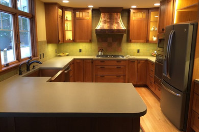 Kitchen - craftsman kitchen idea in Grand Rapids