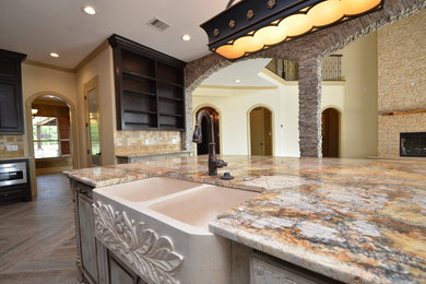 Large traditional kitchen in Houston.
