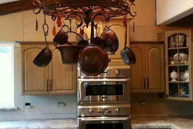 サンルイスオビスポにあるトラディショナルスタイルのおしゃれなキッチンの写真