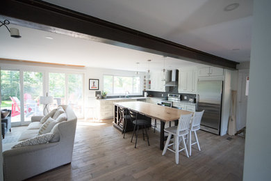 Example of a cottage kitchen design in Toronto