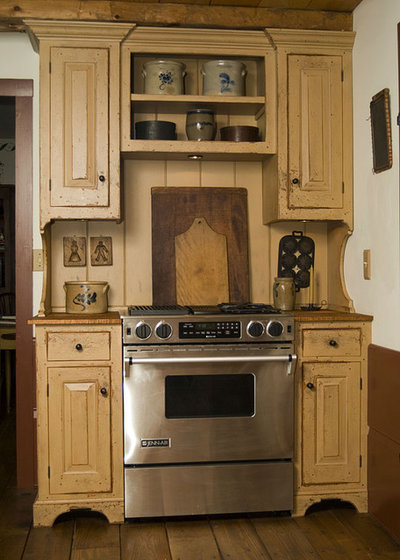 Traditional Kitchen by The Workshops of David T. Smith