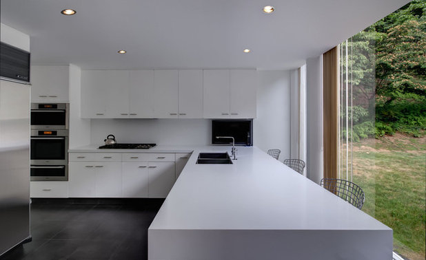 Modern Kitchen by Fivecat Studio | Architecture