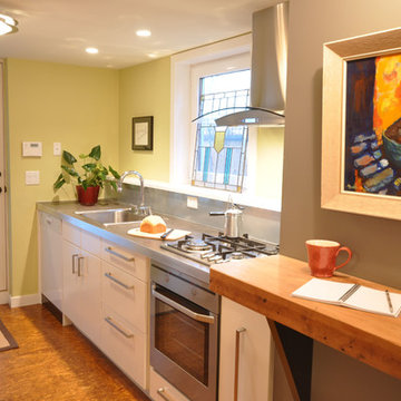 Retro Basement Suite - Galley kitchen