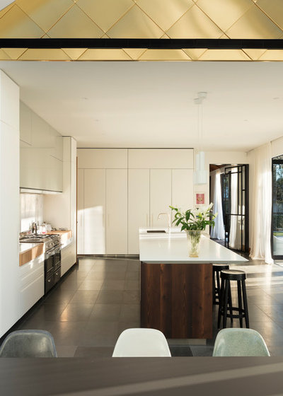 Kitchen by PRau - Phil Redmond Architecture & Urbanism