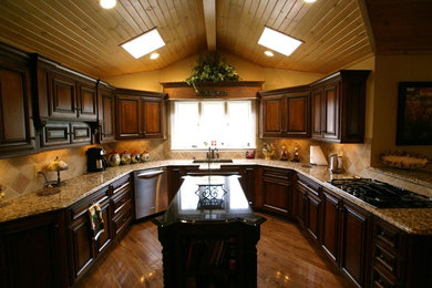 Elegant kitchen photo in St Louis